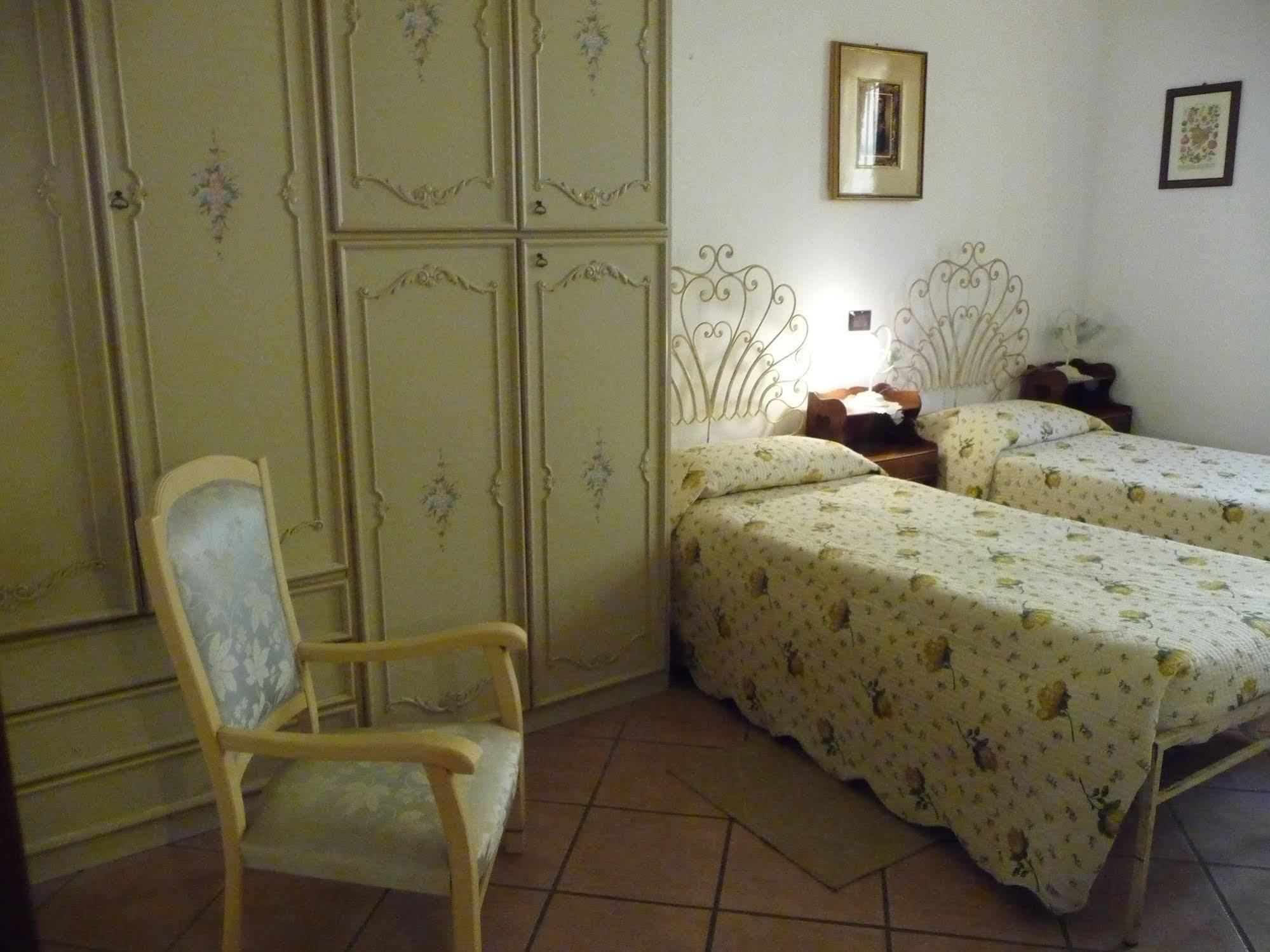 Al Parco Bed & Breakfast Curtatone ภายนอก รูปภาพ